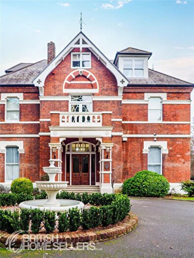 3 Bedroom Penthouse For Sale In Manor Road, Loughton, Essex, IG10