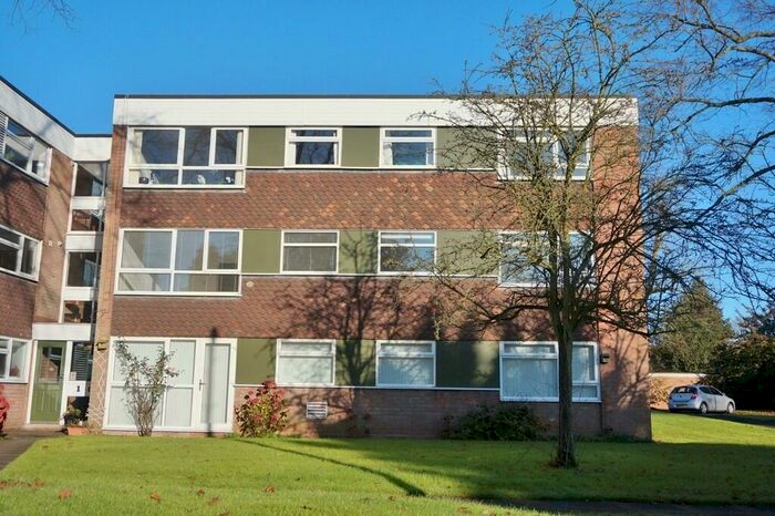 3 Bedroom Flat To Rent In Mulroy Road, Sutton Coldfield, B74