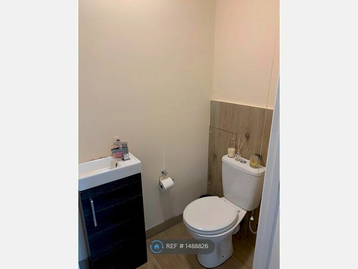 3 Bedroom End Of Terrace House To Rent In Tartar Road, Cobham, KT11