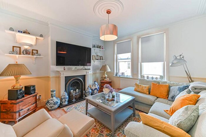 2 Bedroom Flat For Sale In Bavent Road, Camberwell, London, SE5