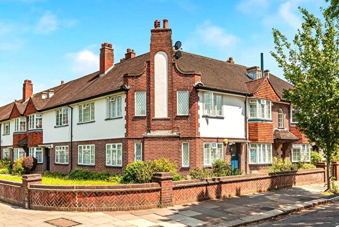 2 Bedroom Flat For Sale In Windmill Court, Ealing, W5