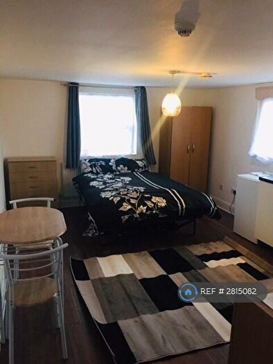 Studio To Rent In St. Pauls Road, London, N17