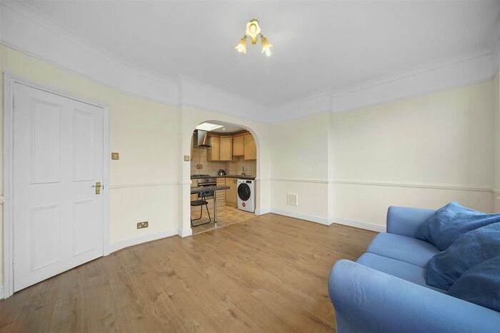 2 Bedroom Flat For Sale In Finchley Road, London, NW3
