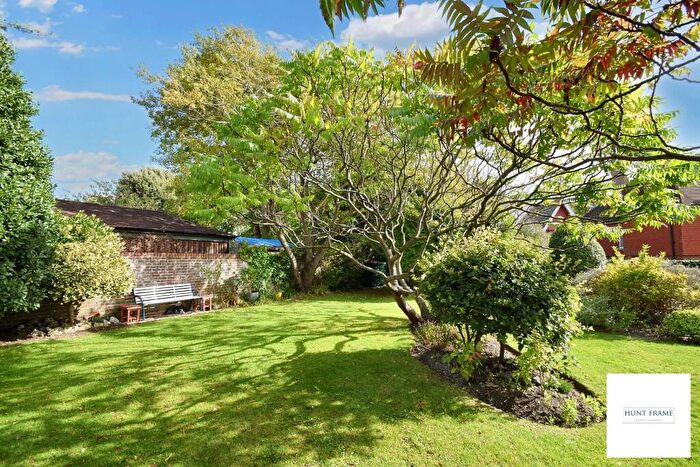 1 Bedroom Flat For Sale In Staveley Road, Eastbourne, BN20