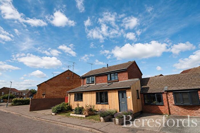 4 Bedroom Link Detached House For Sale In Beardsley Drive, Chelmsford, CM1