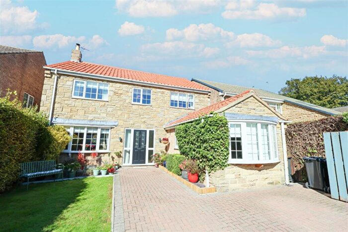 4 Bedroom Detached House For Sale In Spring Bank Meadow, Ripon, HG4