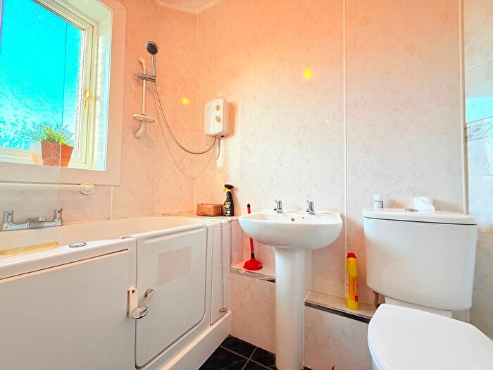 2 Bedroom Flat For Sale In Deveron Street, Coatbridge, ML5