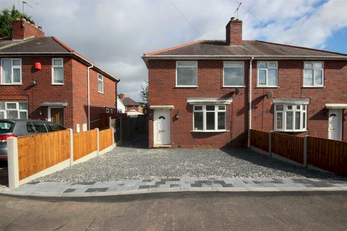 4 Bedroom Semi-Detached House To Rent In Instone Road, B63