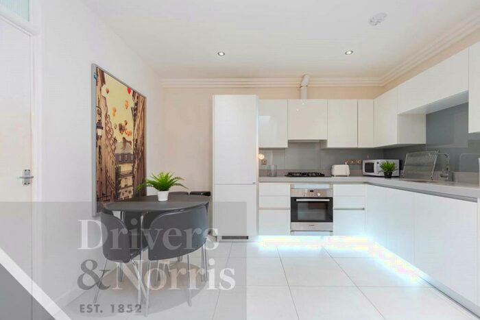 4 Bedroom Apartment To Rent In Lotus Mews, Sussex Way, London, N19