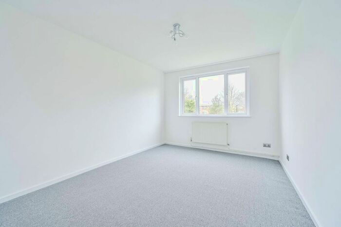 2 Bedroom Flat To Rent In Woodington Close, Eltham, London, SE9