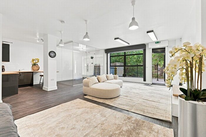 1 Bedroom Flat For Sale In Lizard Street, Clerkenwell, EC1V