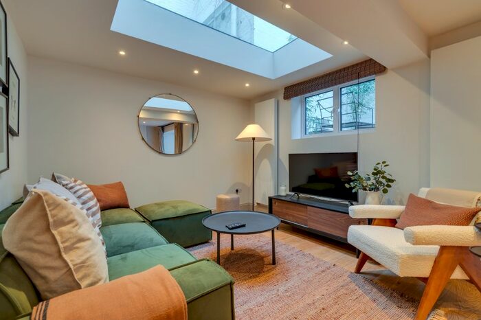 2 Bedroom Flat To Rent In St Stephen's Gardens, London, London, W2