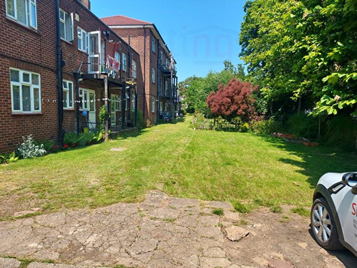 2 Bedroom Flat To Rent In Uk, HA8