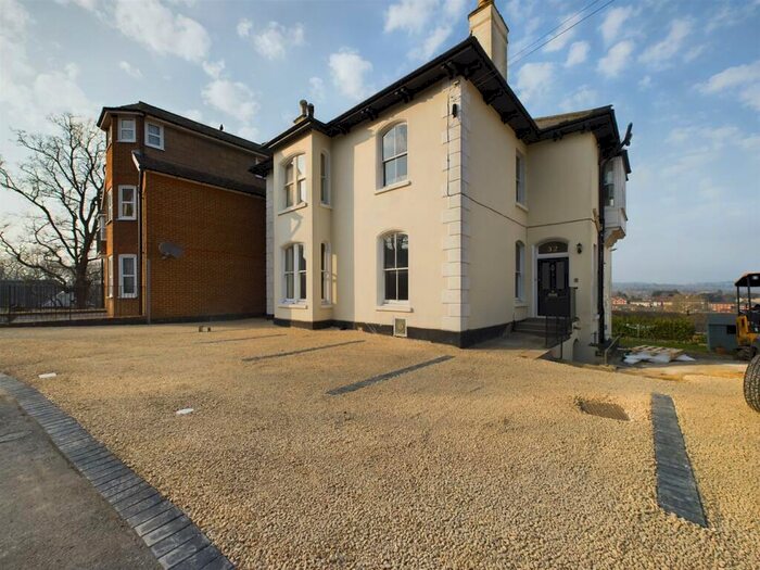 1 Bedroom Flat To Rent In Upper Bridge Road, Redhill, RH1