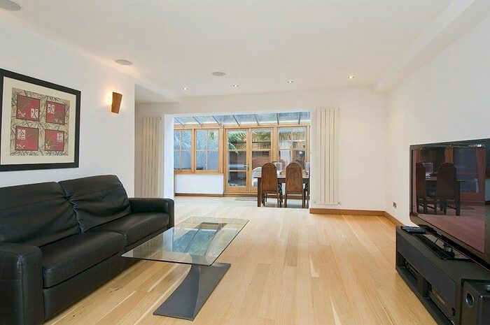 2 Bedroom Flat To Rent In Harcourt Terrace, London, SW10