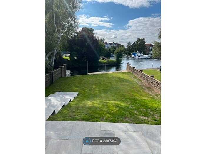 3 Bedroom Bungalow To Rent In Riverside, Staines, TW19