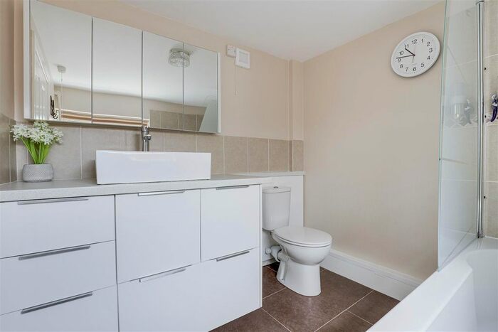 3 Bedroom End Of Terrace House For Sale In Highbury Road, Bulwell, Nottinghamshire, NG6