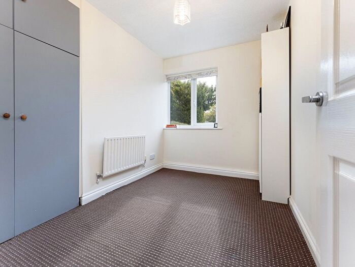 2 Bedroom Flat For Sale In Grange Road, Sutton, SM2