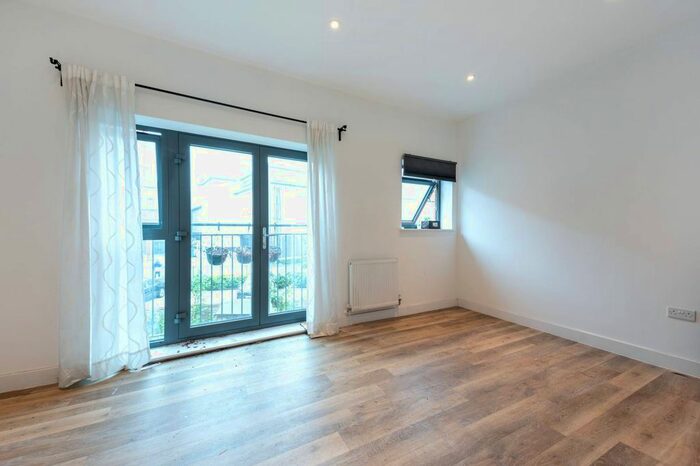 3 Bedroom Terraced House To Rent In Vale Road, Sutton, SM1