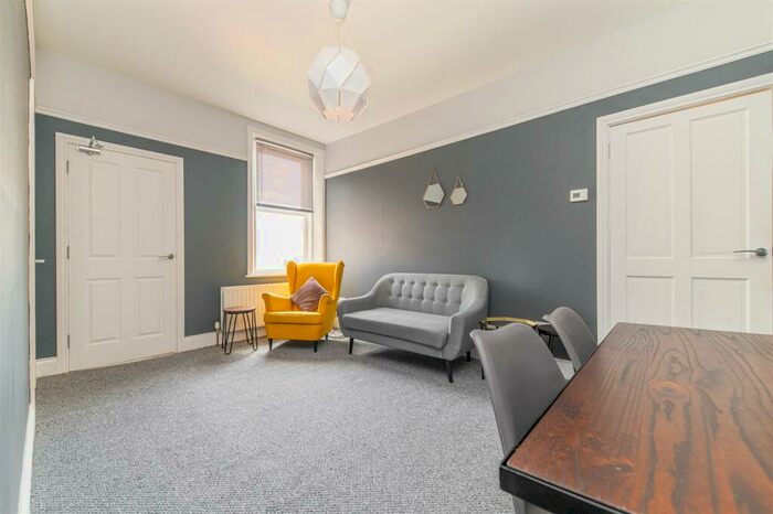 3 Bedroom Flat To Rent In Dinsdale Road, Sandyford, Newcastle Upon Tyne, NE2