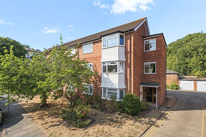 2 Bedroom Flat For Sale In Kingswood Close, Surbiton, KT6