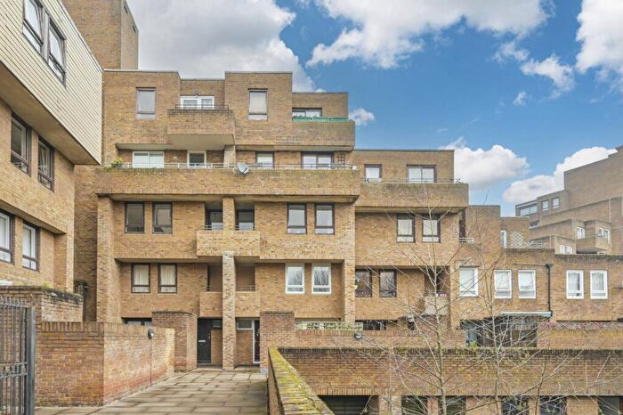 2 Bedroom Flat For Sale In Burr Close, St Katharine Docks, London, E1W