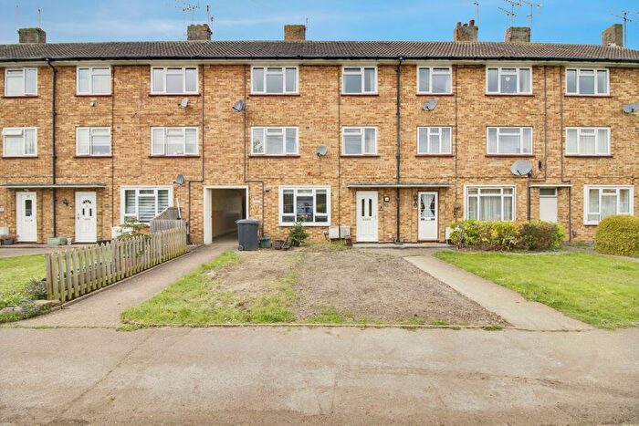 3 Bedroom Maisonette For Sale In Windsor Drive, Hertford, SG14