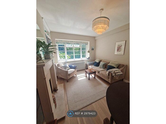 2 Bedroom Flat To Rent In Cintra Court, London, SE19