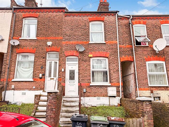 2 Bedroom Terraced House For Sale In Milton Road, Luton, LU1