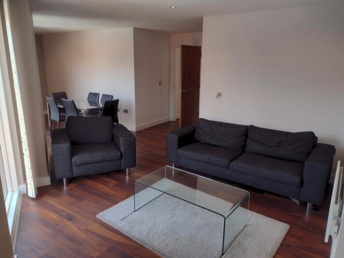 3 Bedroom Apartment To Rent In Greengate Salford, M3