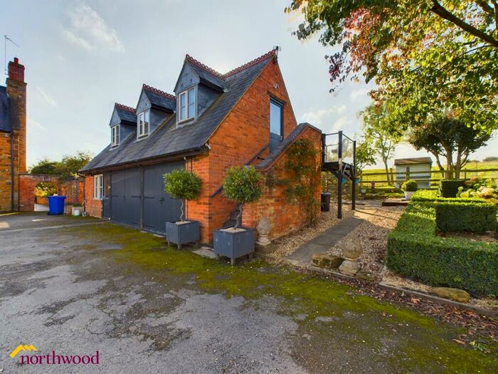 1 Bedroom Character Property To Rent In Oxhey Hill, Mollington, OX17