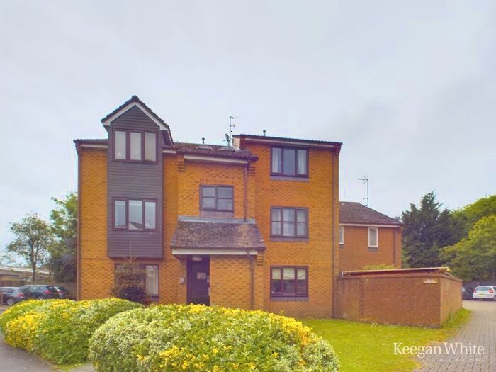 2 Bedroom Flat To Rent In Barkus Way, Stokenchurch, High Wycombe, HP14