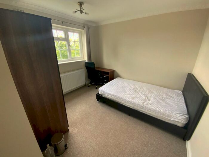 1 Bedroom Terraced House To Rent In Room, Downs Road, Luton, Bedfordshire, LU1