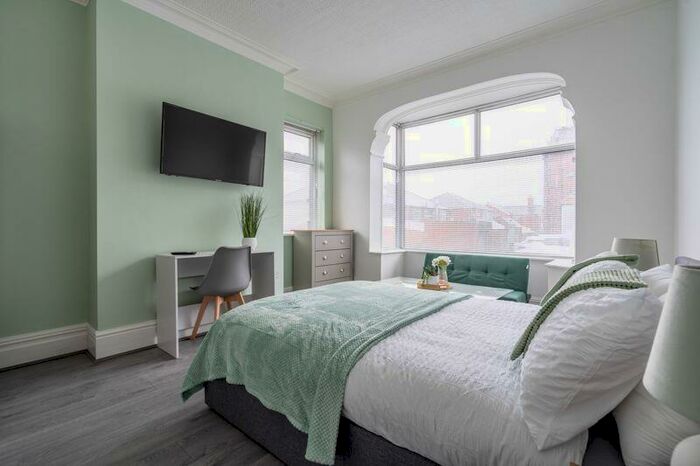 1 Bedroom House Of Multiple Occupation To Rent In House Share - Gregory Avenue, Bolton, Hmo - Breightmet, BL2