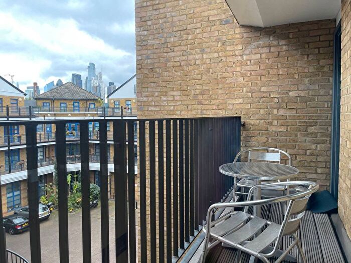 2 Bedroom Flat To Rent In Bacon Street, Shoreditch, London, E2
