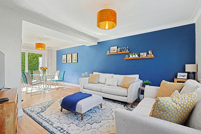 4 Bedroom Semi-detached House For Sale In Down Hall Close, Rayleigh, SS6