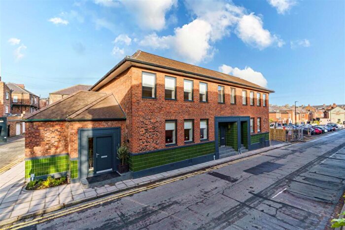 2 Bedroom Apartment To Rent In Brandling Park Mews, Jesmond, NE2