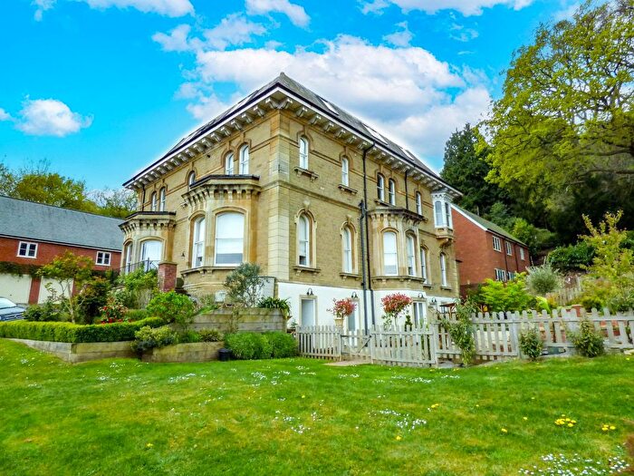 2 Bedroom Flat For Sale In Bellmere Gardens, Malvern, Worcestershire, WR14