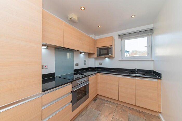 2 Bedroom Flat To Rent In Barley House, Peacock Close, Mill Hill, NW7