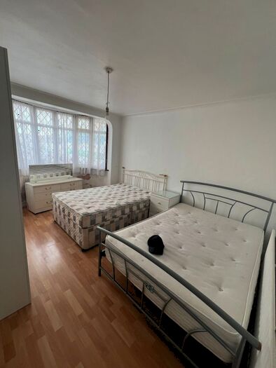 2 Bedroom Flat To Rent In Ilford Lane, Ilford, IG1