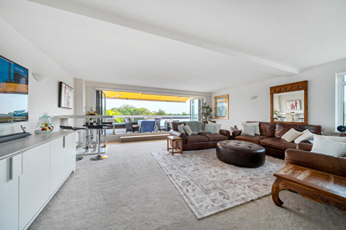 3 Bedroom Flat For Sale In Parkside, Court Downs Road, Beckenham, Kent, BR3