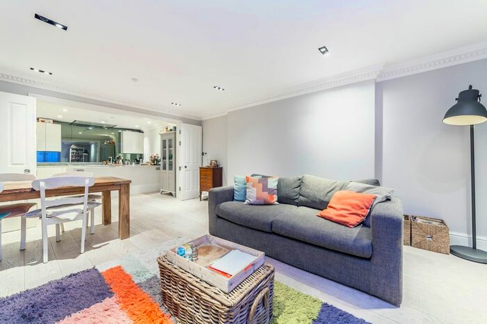 2 Bedroom Flat To Rent In John Street, London, WC1N
