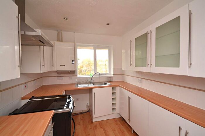 2 Bedroom Apartment To Rent In Wheeler Court, Armour Hill, Reading, RG31 - Photo 2