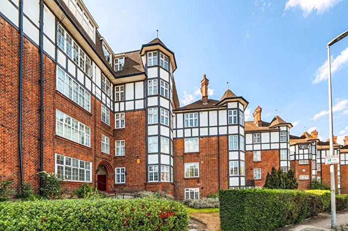2 Bedroom Flat For Sale In Hendon Way, London, West Hampstead, NW2