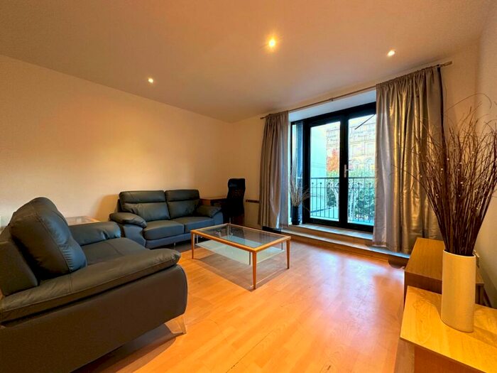 2 Bedroom Flat To Rent In The Headrow, Leeds, West Yorkshire, Uk, LS1