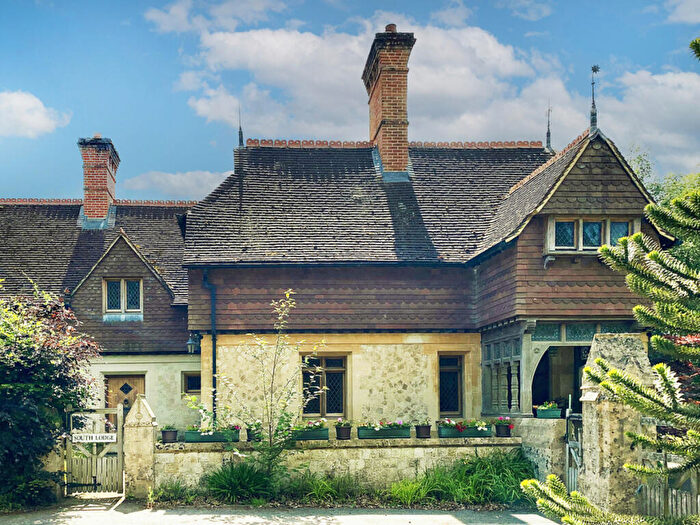 5 Bedroom Detached House For Sale In Blackmoor Road, Blackmoor, GU33