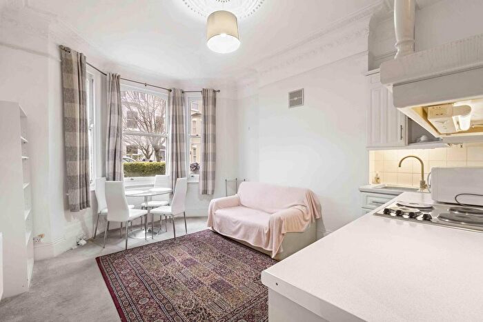 1 Bedroom Flat To Rent In Rostrevor Road, Fulham, SW6