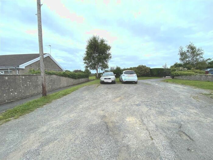 2 Bedroom Bungalow To Rent In Kesteven Court, Carew, Tenby, SA70