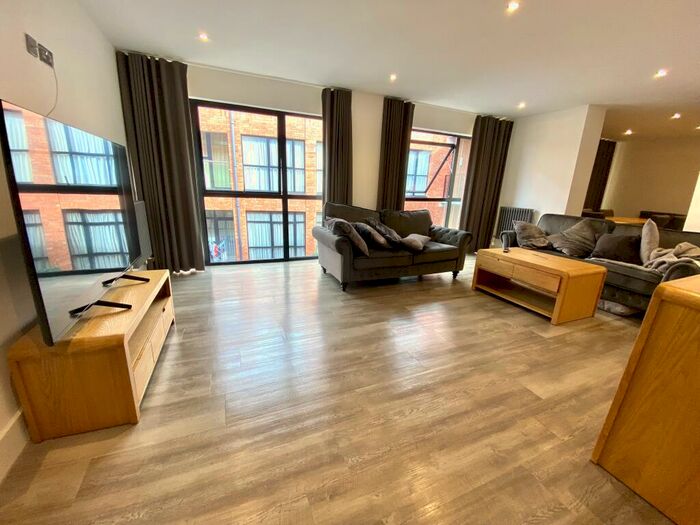 3 Bedroom Apartment To Rent In Tenby Street North, Birmingham, B1