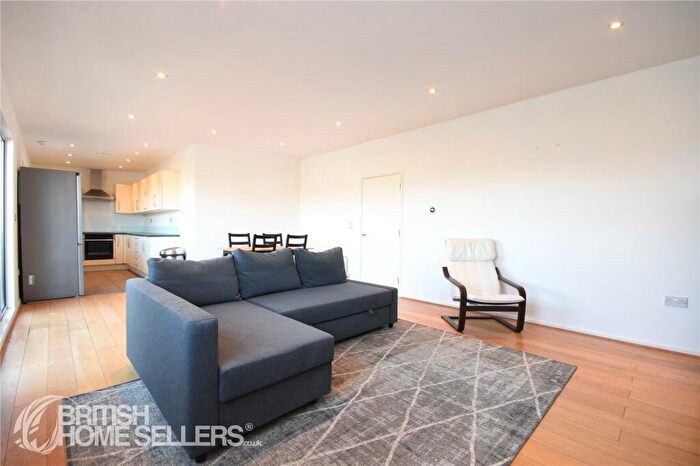 2 Bedroom Apartment For Sale In Baddow Road, Chelmsford, Essex, CM2